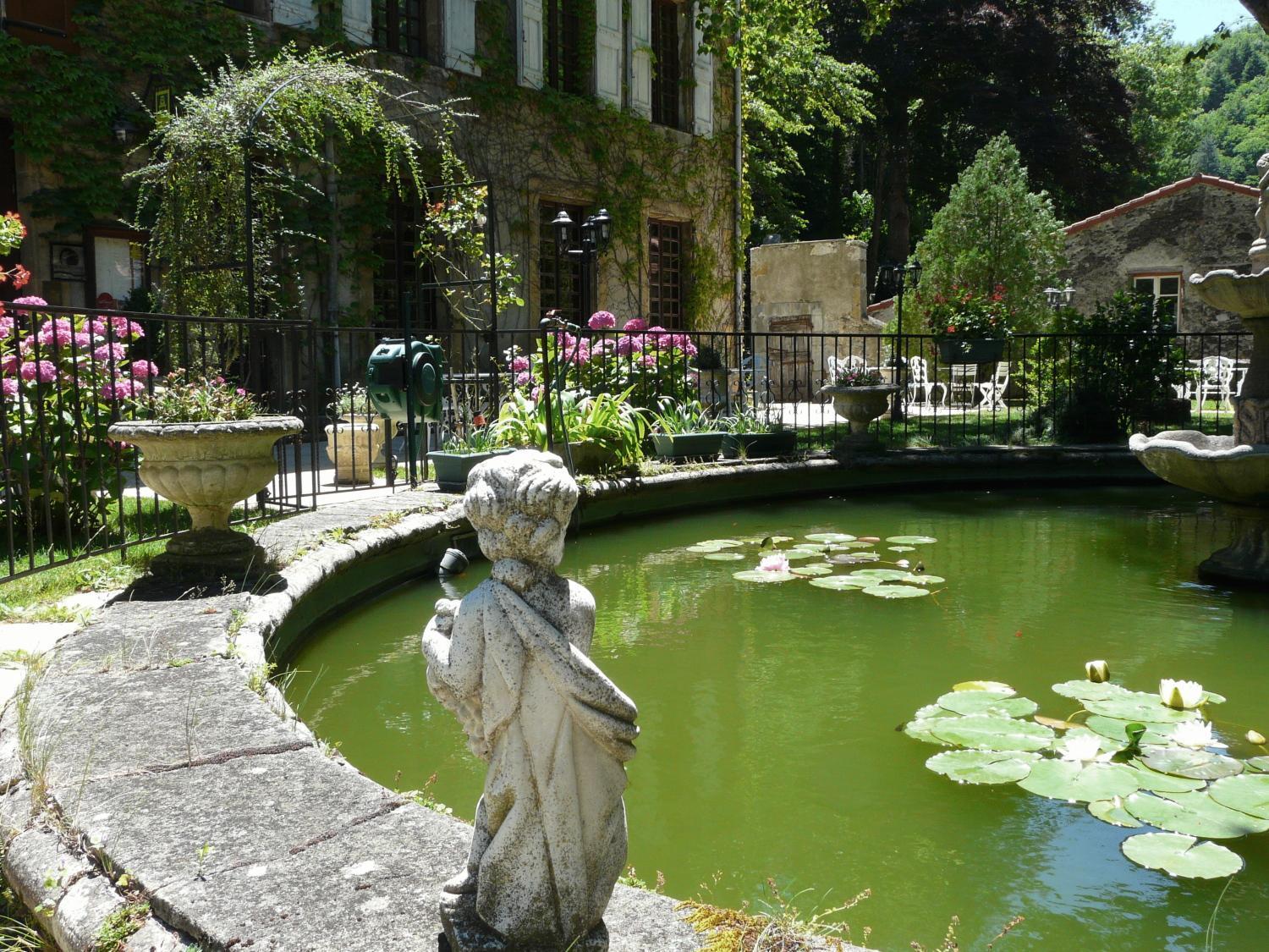 Logis Hostellerie Du Grand Duc Hotel Restaurant Gincla Buitenkant foto
