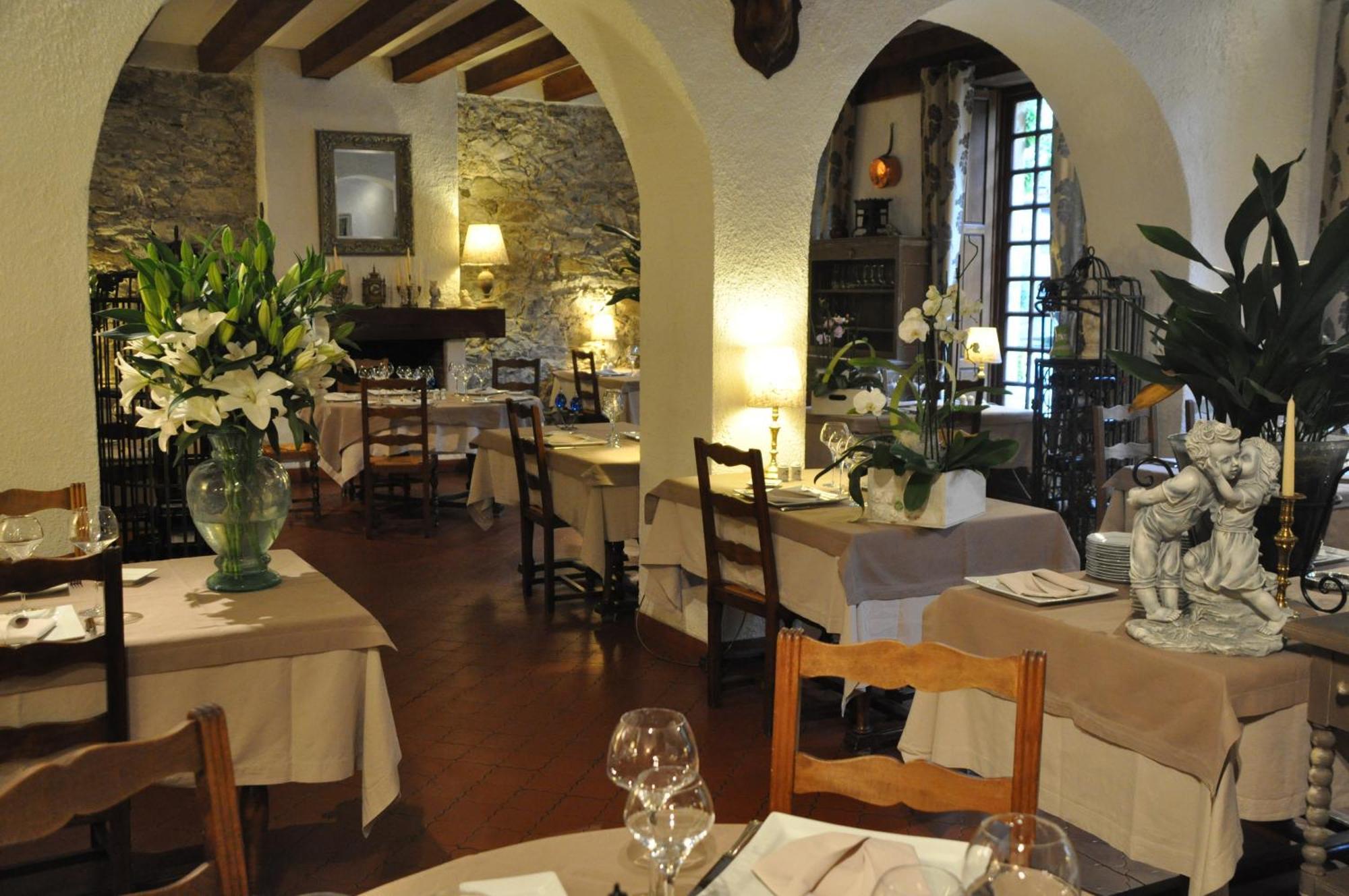 Logis Hostellerie Du Grand Duc Hotel Restaurant Gincla Buitenkant foto
