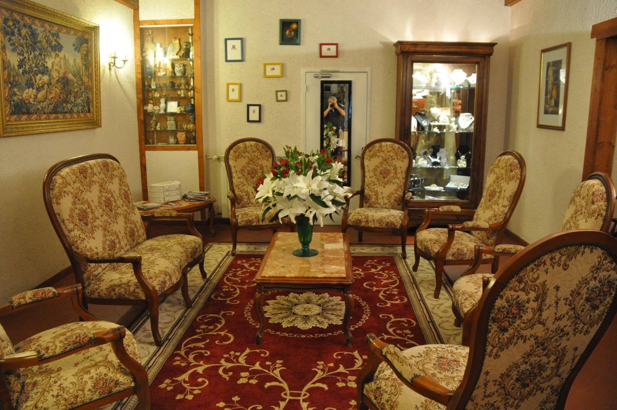 Logis Hostellerie Du Grand Duc Hotel Restaurant Gincla Buitenkant foto