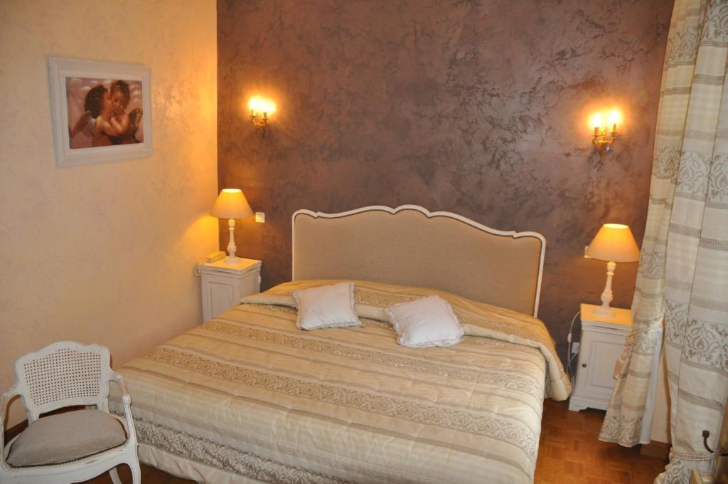 Logis Hostellerie Du Grand Duc Hotel Restaurant Gincla Buitenkant foto