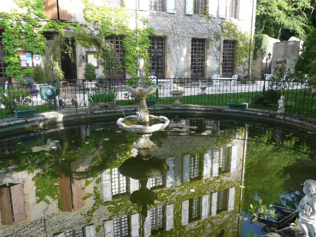 Logis Hostellerie Du Grand Duc Hotel Restaurant Gincla Buitenkant foto