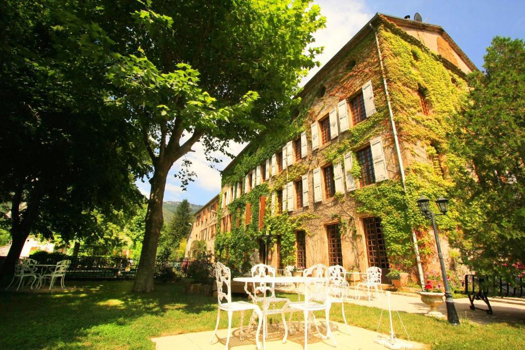 Logis Hostellerie Du Grand Duc Hotel Restaurant Gincla Buitenkant foto