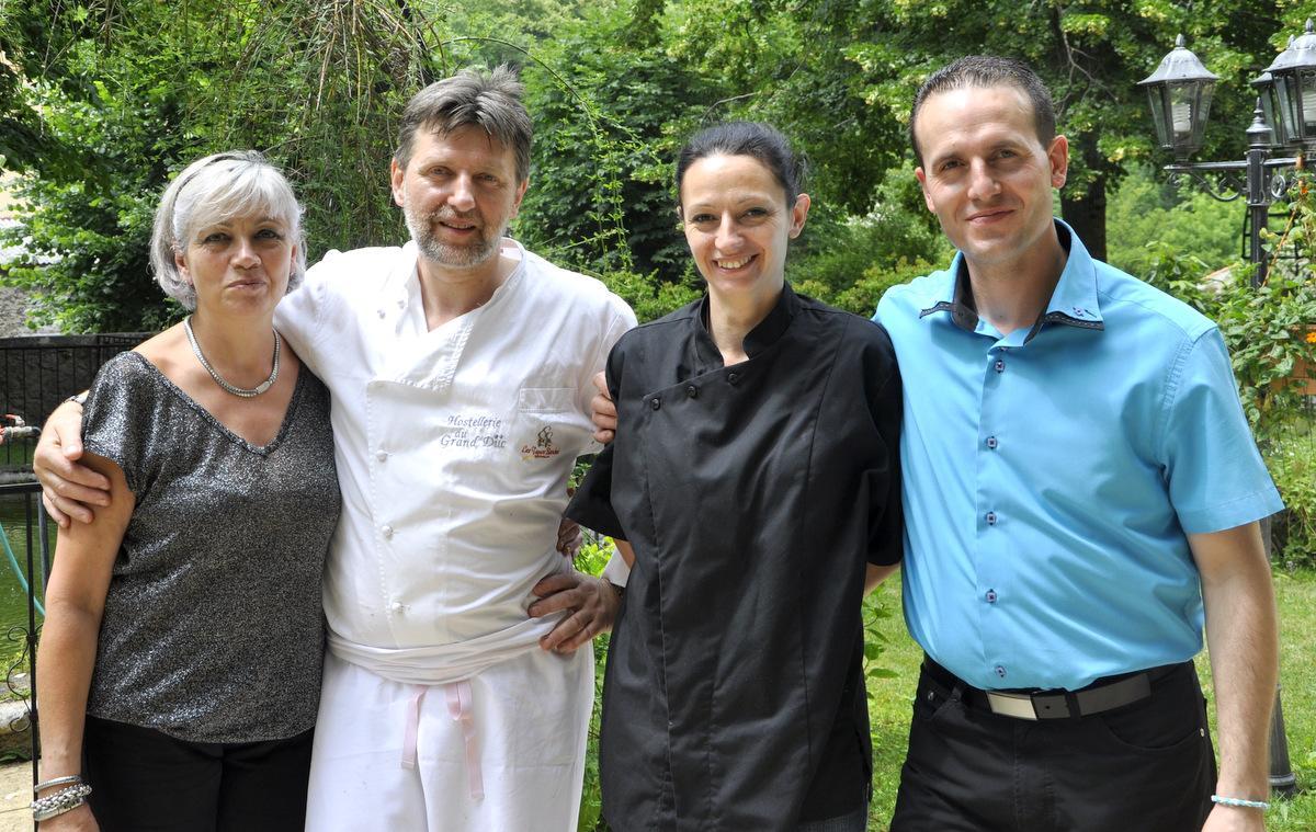 Logis Hostellerie Du Grand Duc Hotel Restaurant Gincla Buitenkant foto