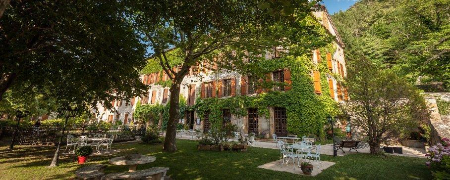 Logis Hostellerie Du Grand Duc Hotel Restaurant Gincla Buitenkant foto