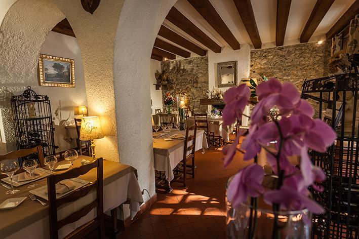 Logis Hostellerie Du Grand Duc Hotel Restaurant Gincla Buitenkant foto