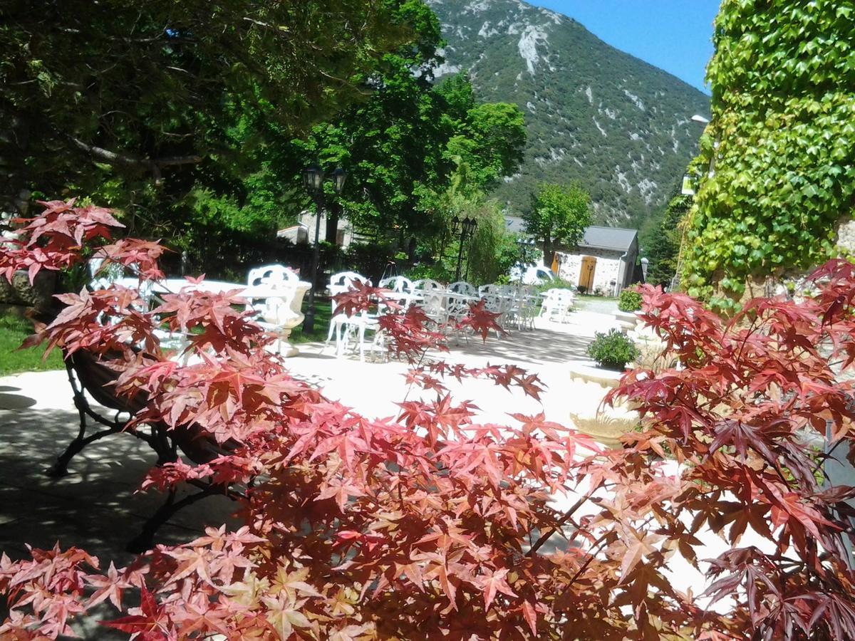 Logis Hostellerie Du Grand Duc Hotel Restaurant Gincla Buitenkant foto