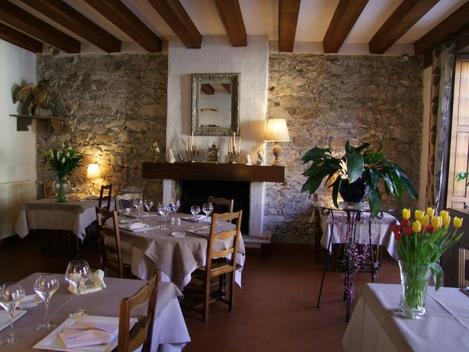Logis Hostellerie Du Grand Duc Hotel Restaurant Gincla Buitenkant foto