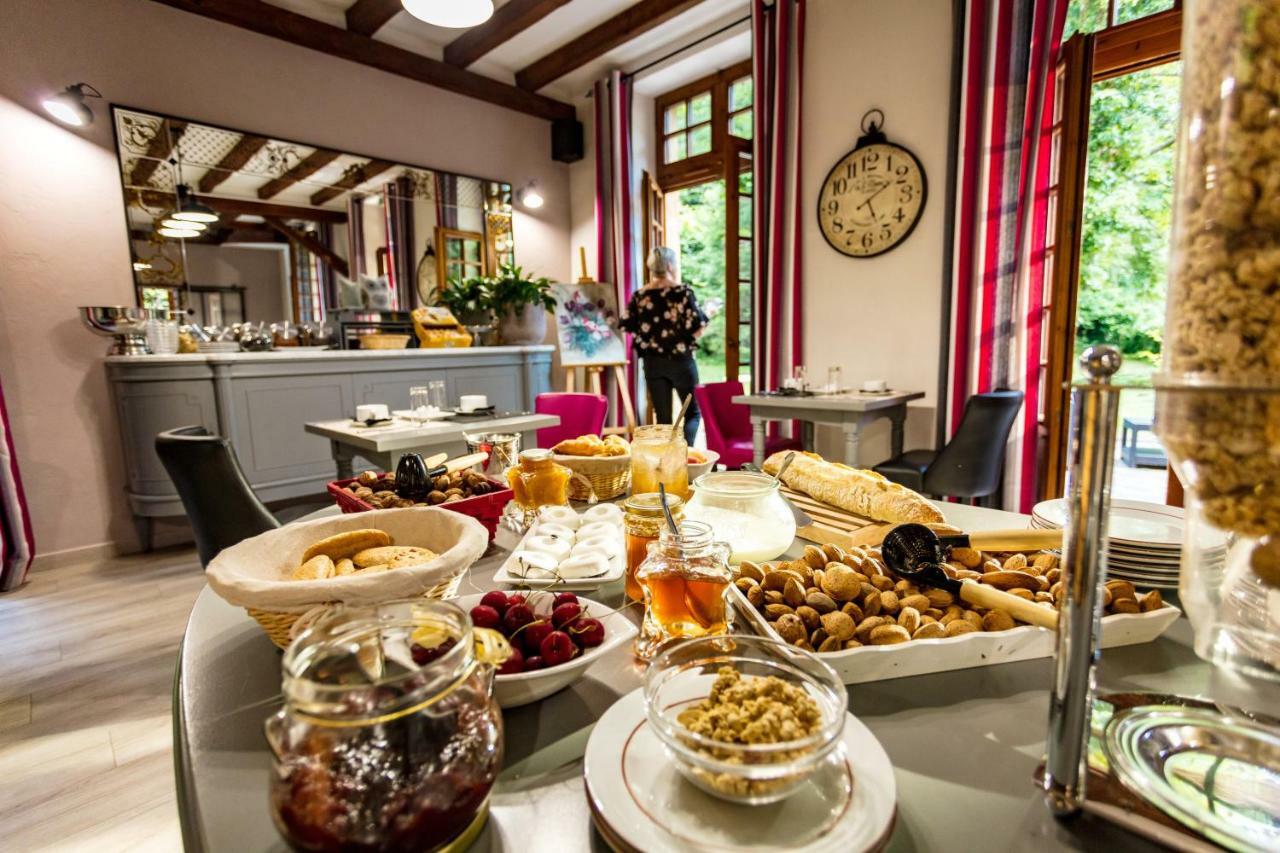 Logis Hostellerie Du Grand Duc Hotel Restaurant Gincla Buitenkant foto